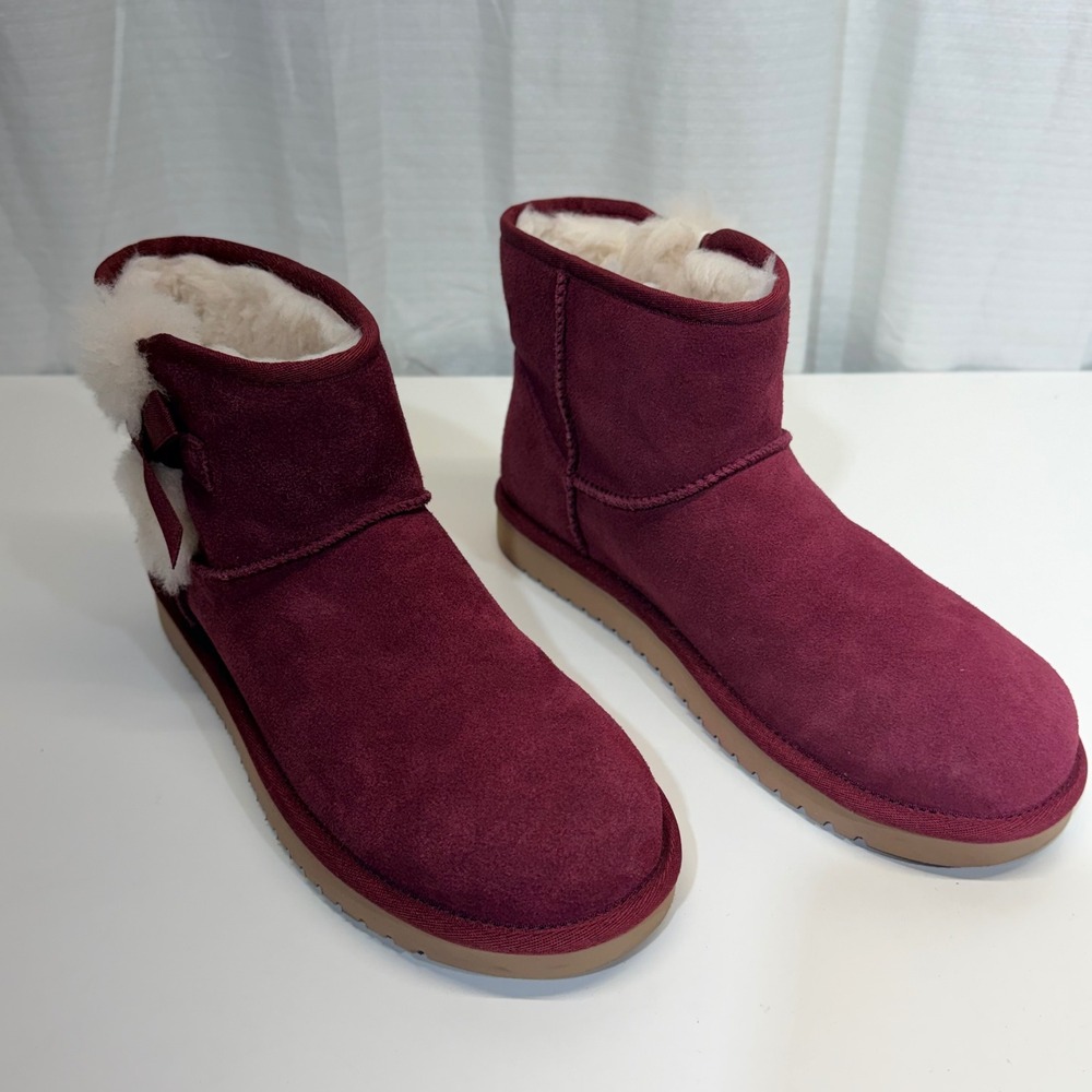 Koolaburra by UGG Victoria Mini Boot Size 9 Zinfandel Burgundy Suede Bow Pom Pom